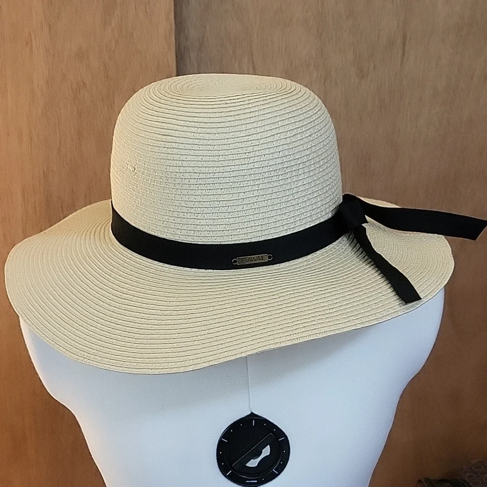 NWOT Womenβs Hawaii Straw Sun Hat with Black Band - Picture 1 of 7